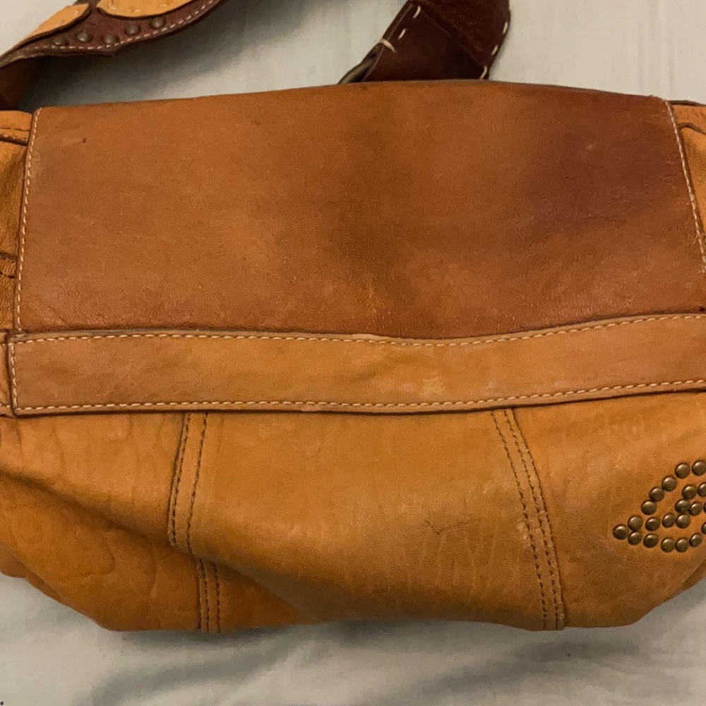 Vintage Betsy Johnson handbag - gorgeous worn leather super fun pink interior - Picture 10 of 12